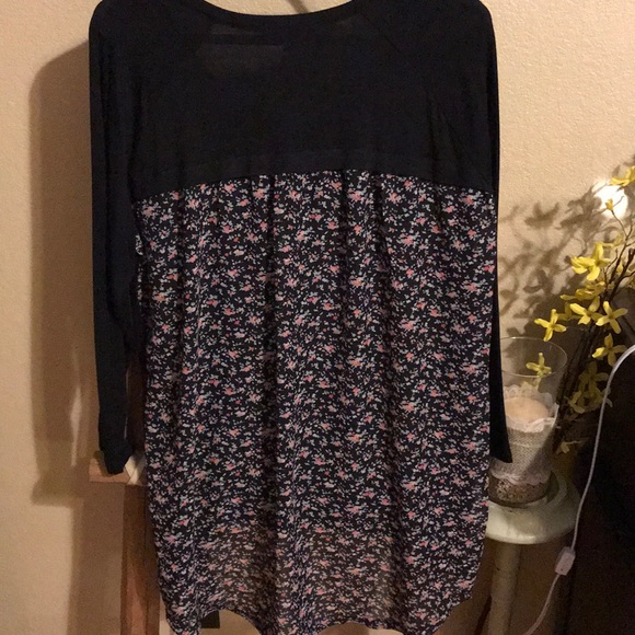 Floral-back Hi/lo Top 🌸🌺 - Picture 3 of 4